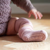 GoBabyGo Baby Rutschsocken in Soft Pink bei Yay Kids