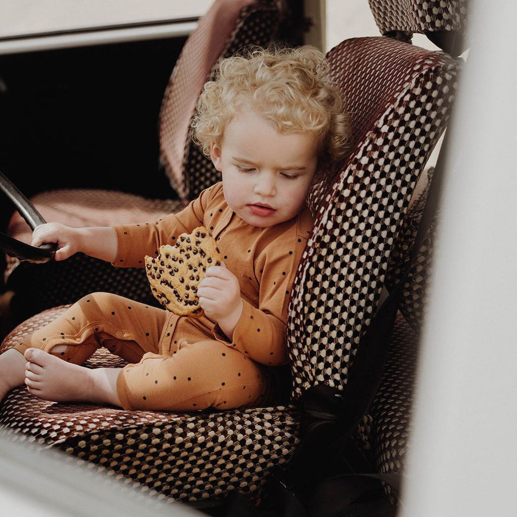 Bonjour Little Kinder Organic Overall in Braun mit schwarzen Punkten bei Yay Kids