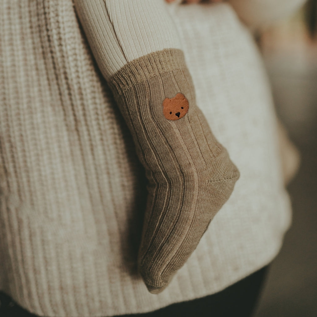 Donsje Amsterdam Kinder Bell Socks Bear Dusty Green bei Yay Kids
