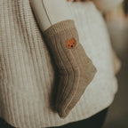 Donsje Amsterdam Kinder Bell Socks Bear Dusty Green bei Yay Kids