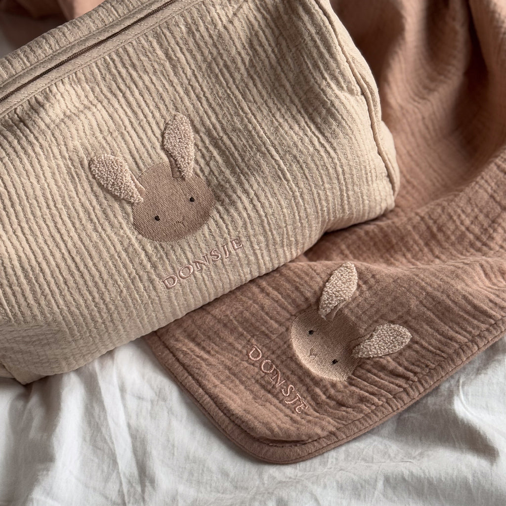 Donsje Amsterdam Decke aus Musselin Ploekie XL Fluffy Bunny Rosa Mocha GOTS bei Yay Kids