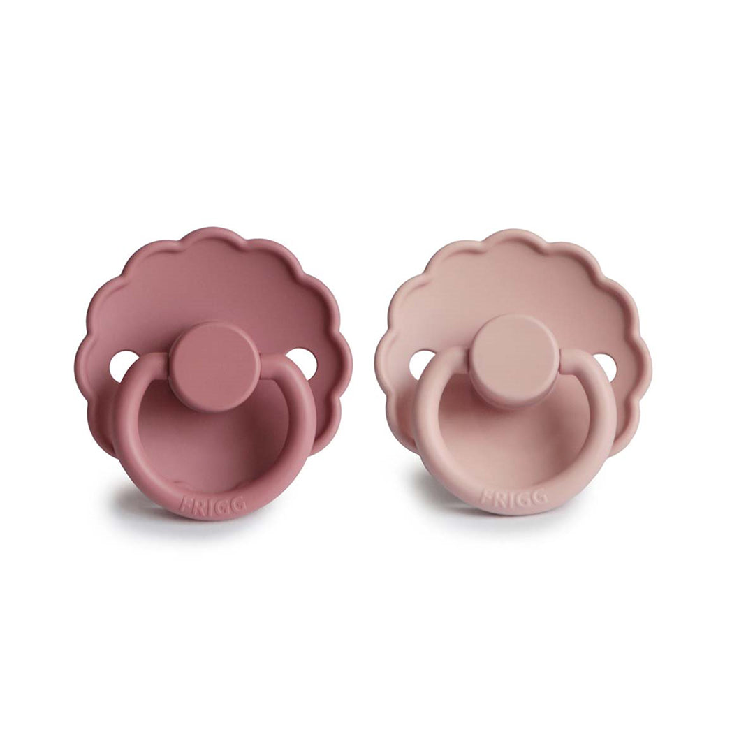 Frigg Baby Schnuller 2 Pack Daisy Blush/ Woodchuck 6-18M bei Yay Kids