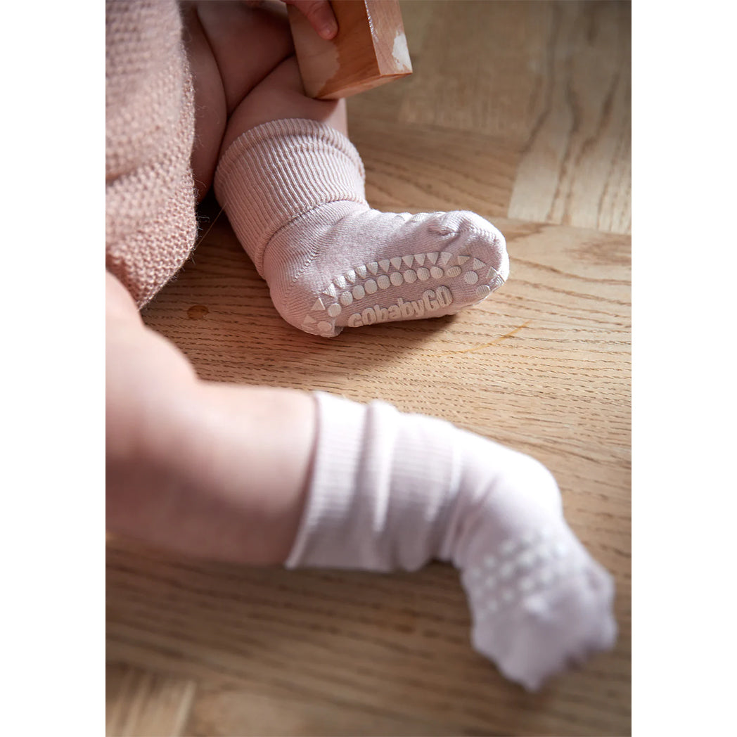 GoBabyGo Baby Bambus Anti Rutsch Socken Soft Pink bei Yay Kids