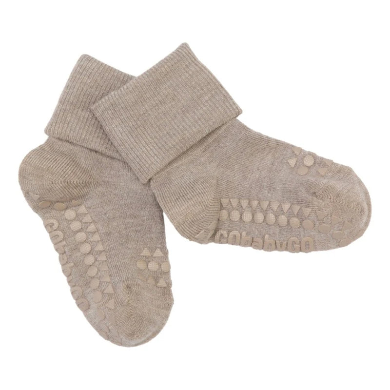GoBabyGo Baby Bambus Rutschsocken in Sand bei Yay Kids