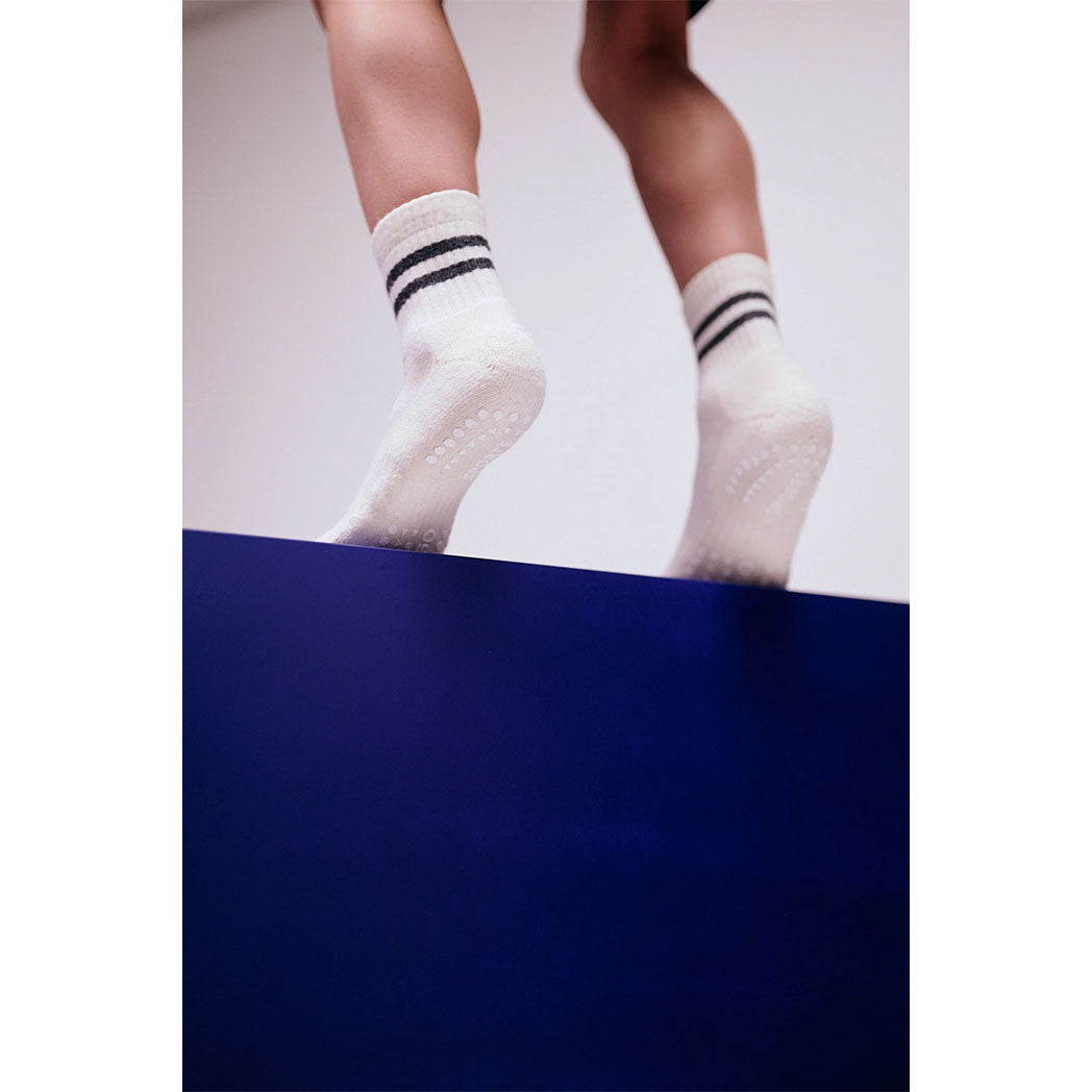 GoBabyGo Kinder Anti Rutsch Sport Socken Black bei Yay Kids