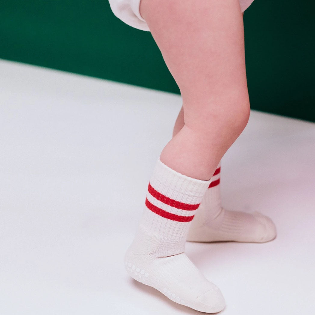 GoBabyGo Kinder Anti Rutsch Sport Socken Red bei Yay Kids