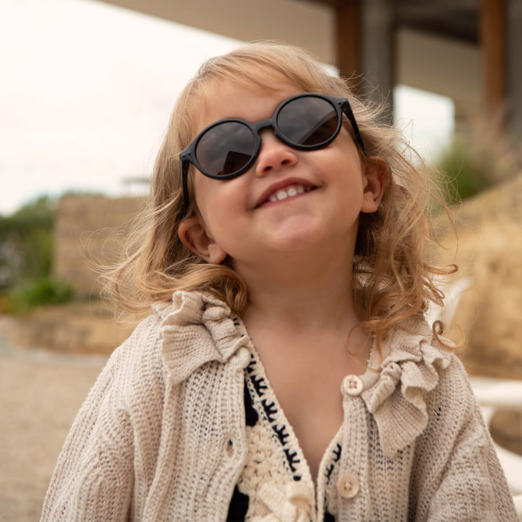 Izipizi Baby Sonnenbrille #D Black Road 0-3 Jahre bei Yay Kids