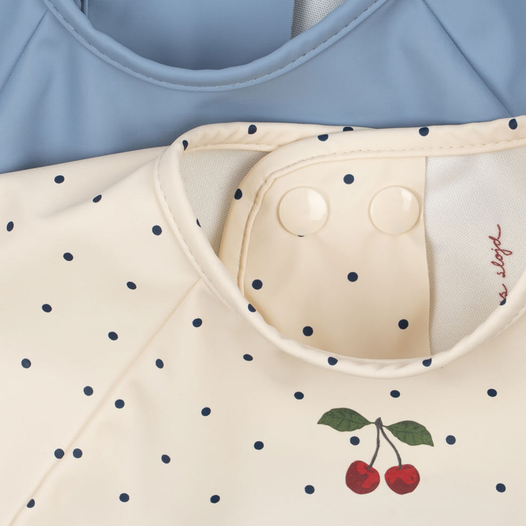 Konges Slojd Lätzchen Set Navy Dot/Rain Washed bei Yay Kids