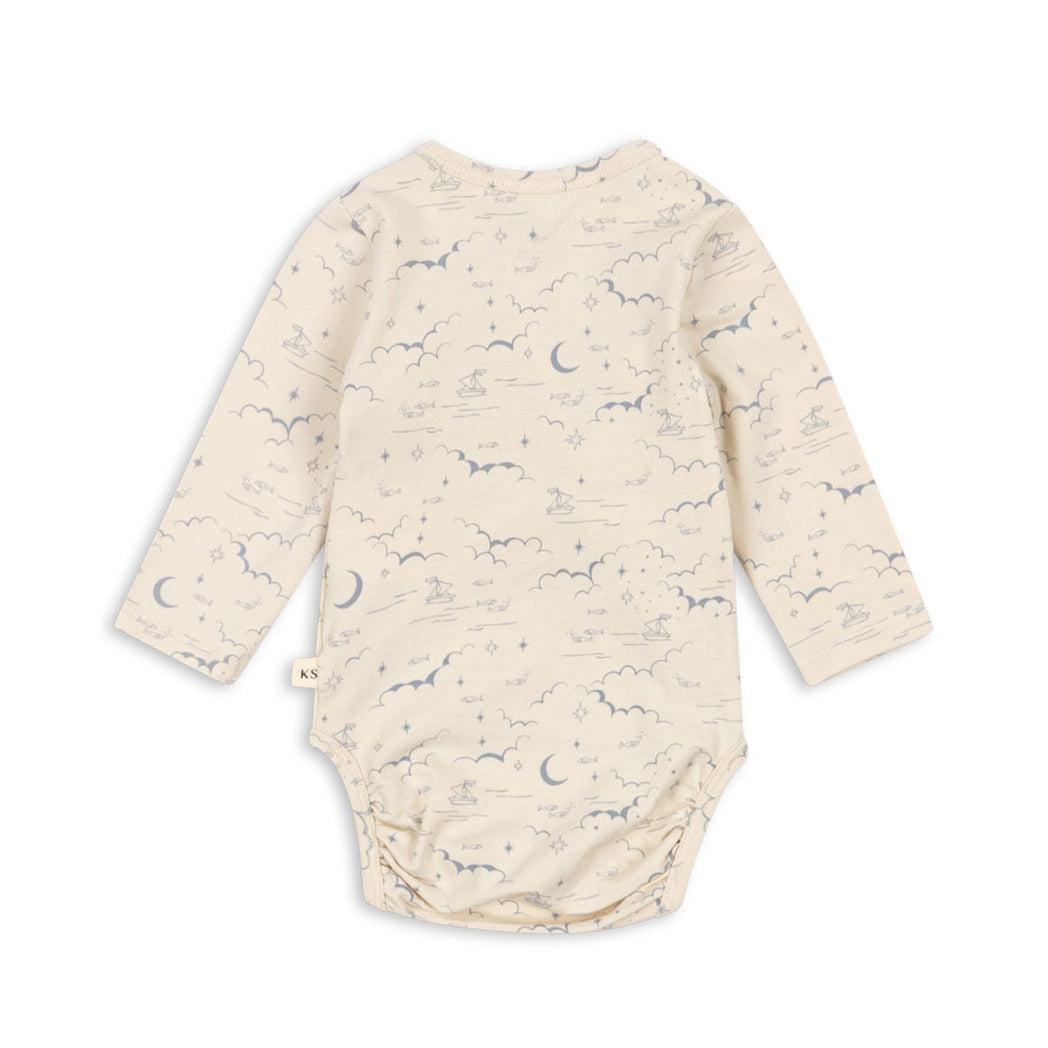 Konges Sløjd Neugeborenen Body Basic LS GOTS Cielo Marino bei Yay Kids