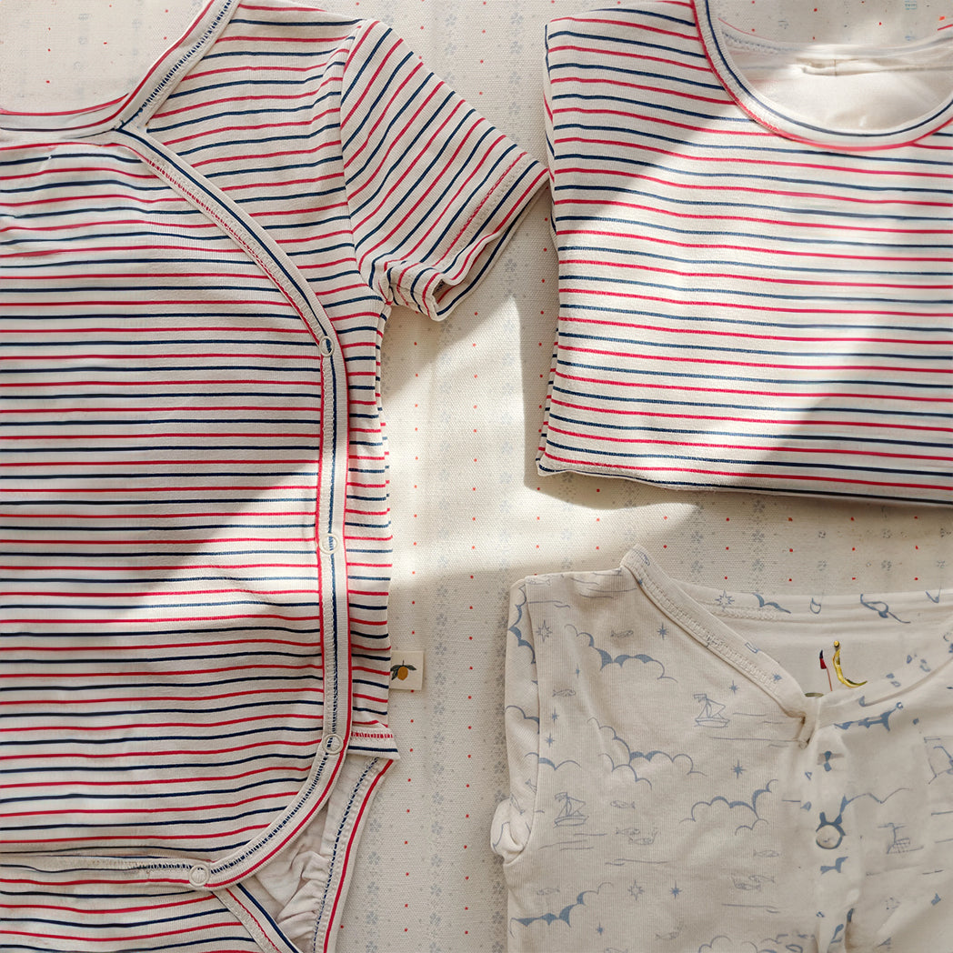 Konges Sløjd Body Kurzarm Stripe Tricolore Petit GOTS bei Yay Kids