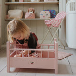 Konges Slojd Puppenbett FSC Pink bei Yay Kids