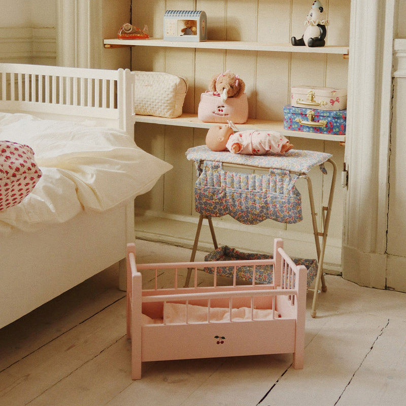Konges Slojd Puppenbett FSC Pink bei Yay Kids