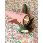 Konges Slojd Taschenlampe Dragon Olivine bei Yay Kids