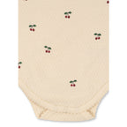 Konges Sløjd Organic Sui Frill Body Cherry GOTS bei Yay Kids
