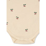 Konges Sløjd Organic Sui Frill Body Cherry GOTS bei Yay Kids