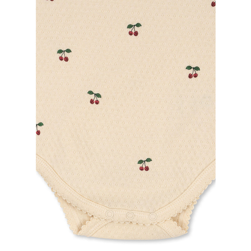 Konges Sløjd Organic Sui Frill Body Cherry GOTS bei Yay Kids