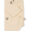 Konges Sløjd Neugeboren Sui Frill Body Cherry GOTS bei Yay Kids
