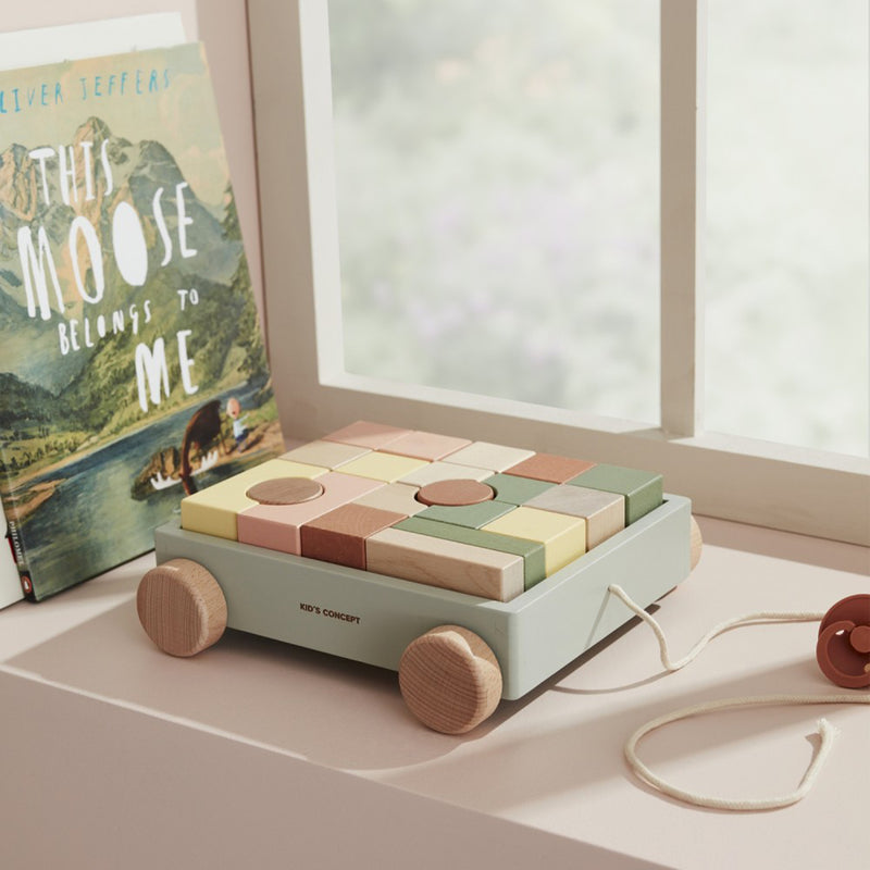 Kid's Concept Wagen mit Holzklötzen Edvin bei Yay Kids