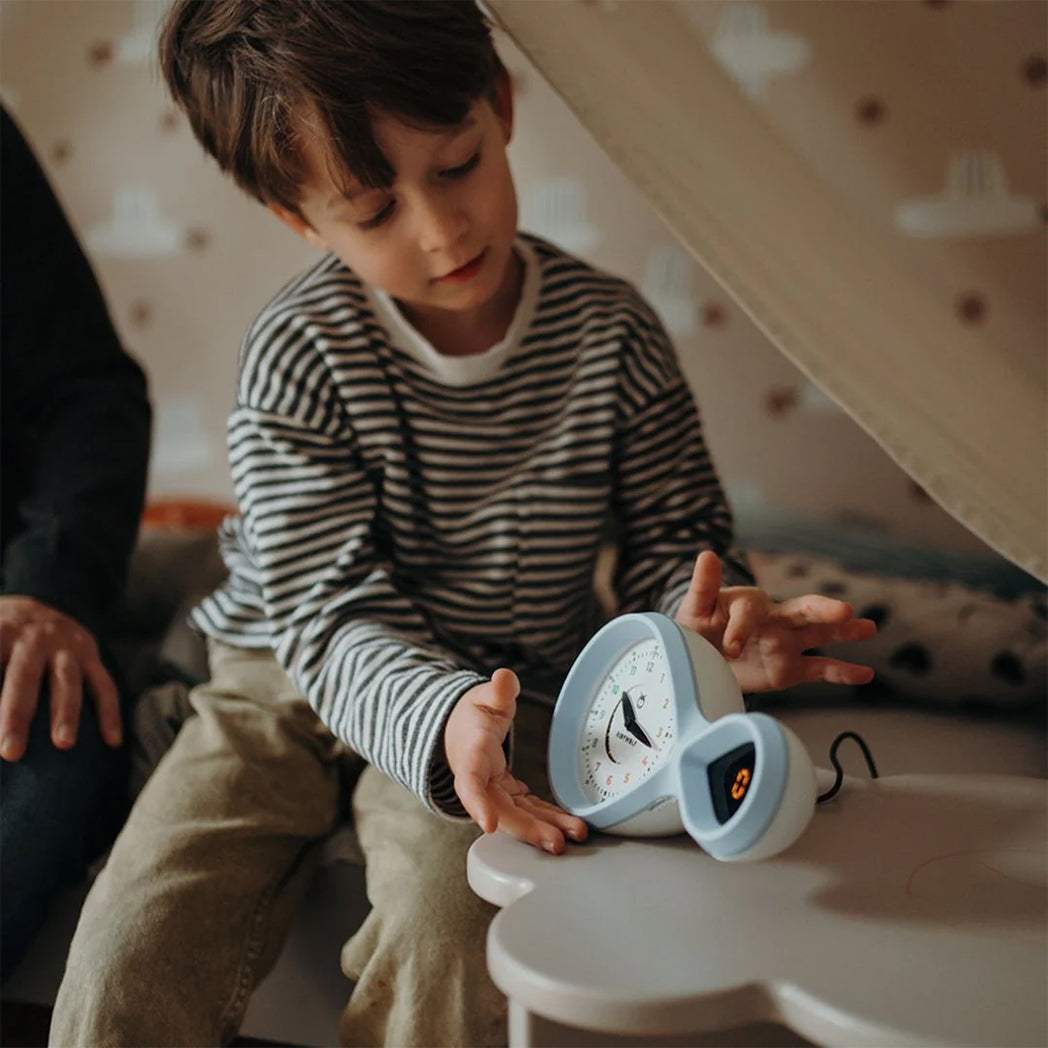 Kidywolf Analoger digitaler Wecker hellblau bei Yay Kids