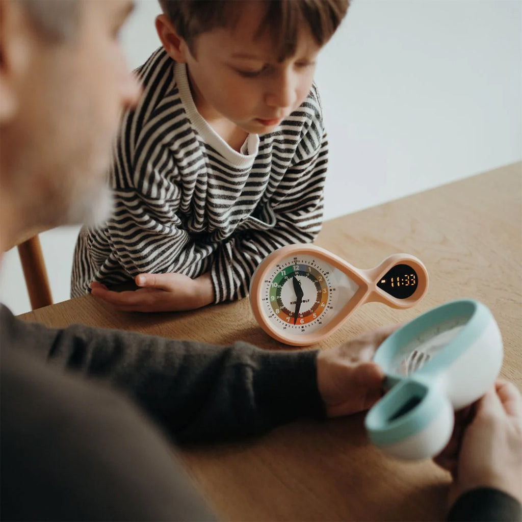 Kidywolf Analoger digitaler Wecker hellblau bei Yay Kids