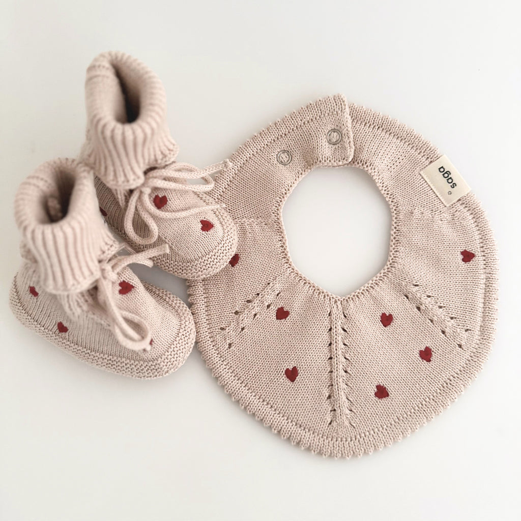 Gestricktes Lätzchen Flora Sweetheart