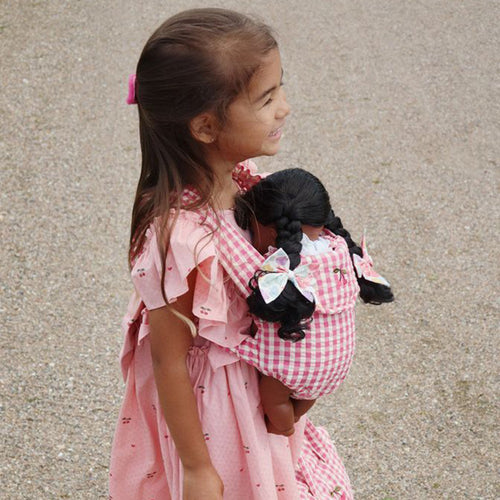Konges Sløjd Puppentrage Doll Carrier Bubblegum Check bei Yay Kids