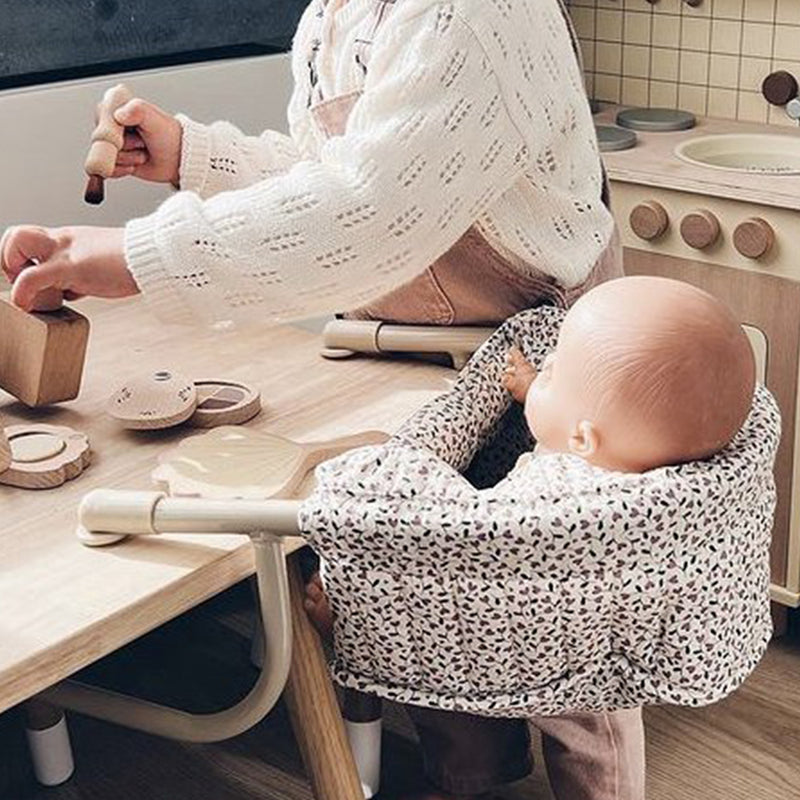 Konges Slojd Kinder Puppensitz für den Tisch Milk Tank bei Yay Kids