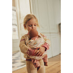 Konges Slojd Kinder Puppentrage Mahogany Rose bei Yay Kids