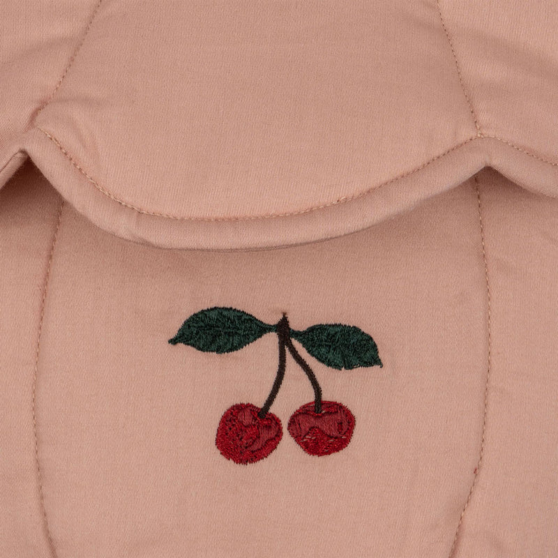 Konges Slojd Kinder Puppentrage Mahogany Rose bei Yay Kids
