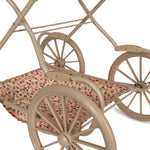 Konges Slojd Kinder Puppenwagen Marguerit Berry bei Yay Kids