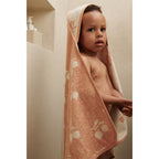Liewood Baby Badetuch mit Kapuze Alba Yarn Dyed Peach / Sea shell bei Yay Kids