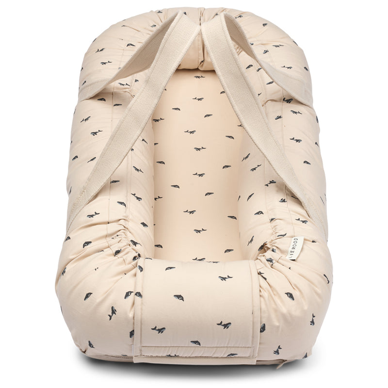 Liewood Babynest Gro Mini whale / Sandy bei Yay Kids