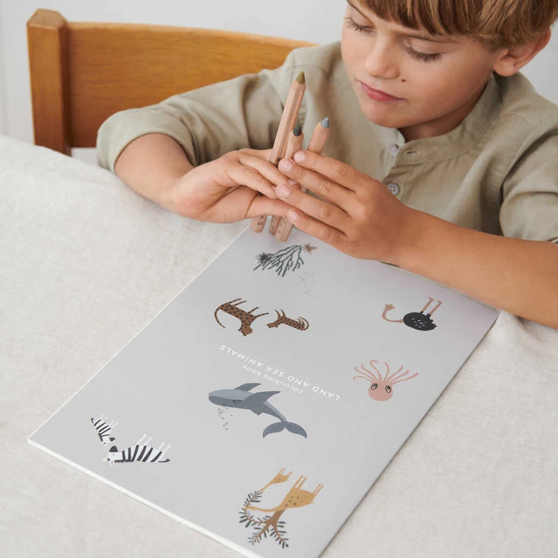Liewood Odell Colouring Book Sea creature / All together mix bei Yay Kids