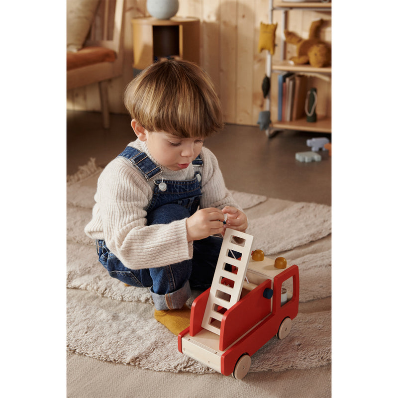 Liewood Holzspielzeug Feuerwehrauto Eigil Classic Navy Multi Mix bei Yay Kids
