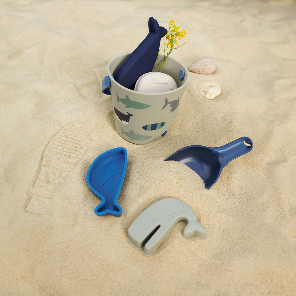 Liewood Strandspielzeug Set Gilma Shark / Dove blue bei Yay Kids