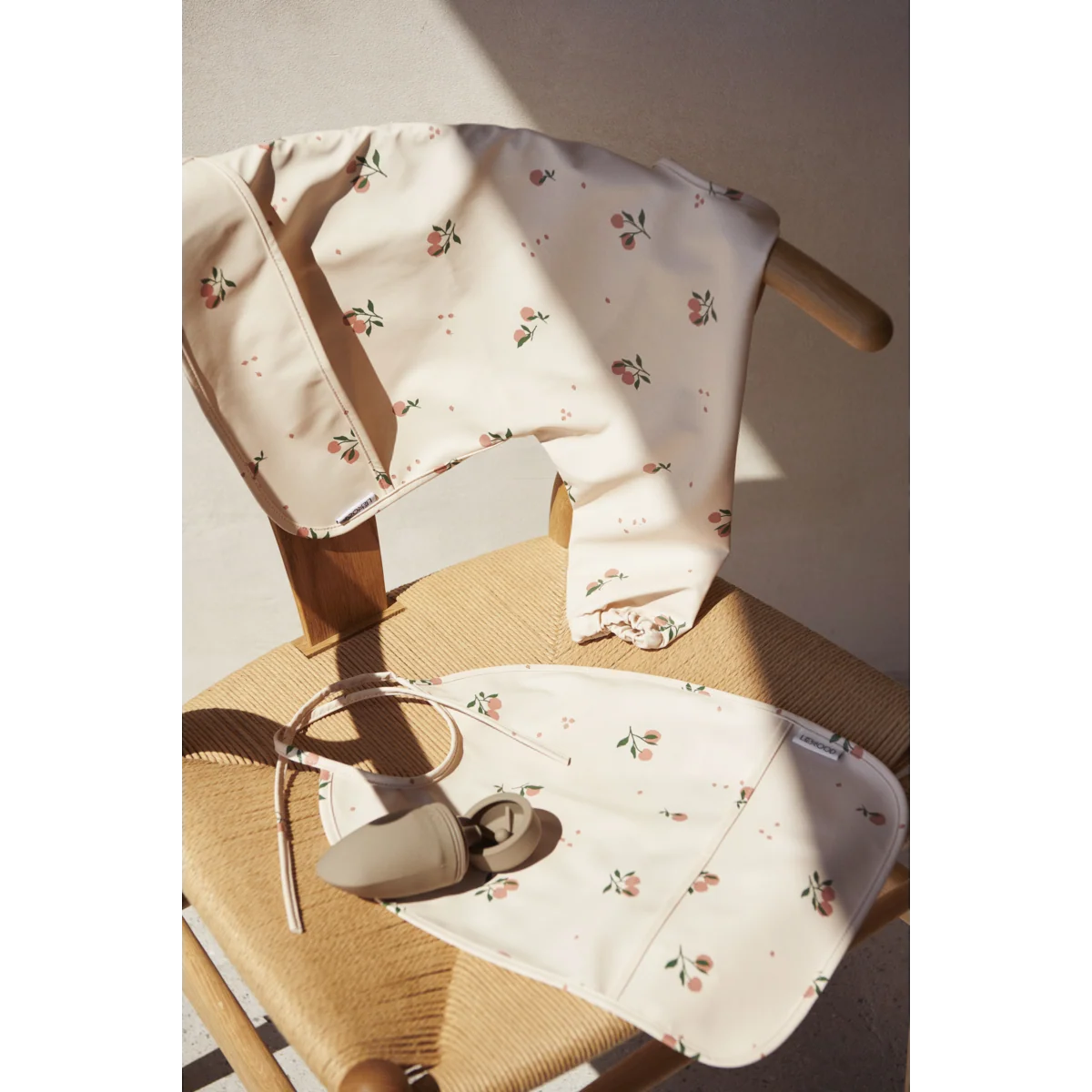 Merle Cape Bib Peach / Sandy