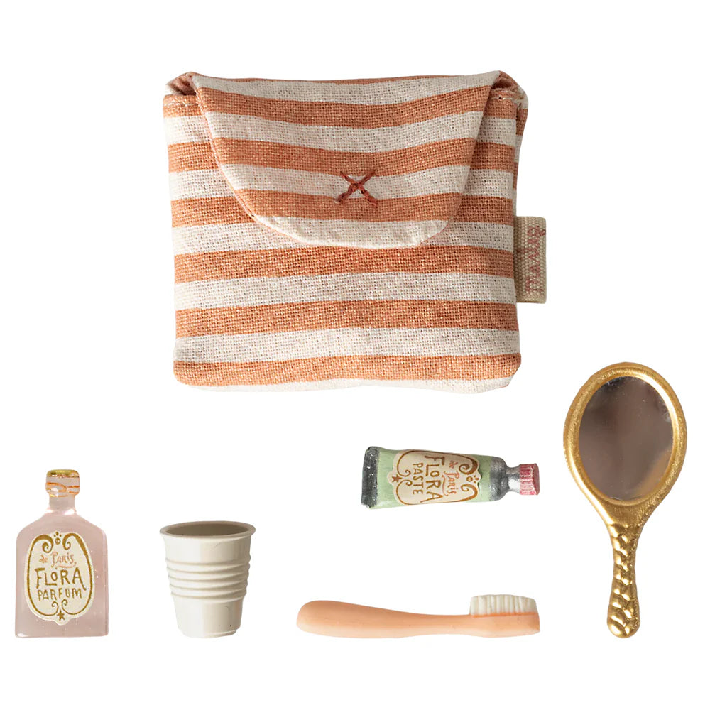 Toiletry bag with contents "Mouse" Coral