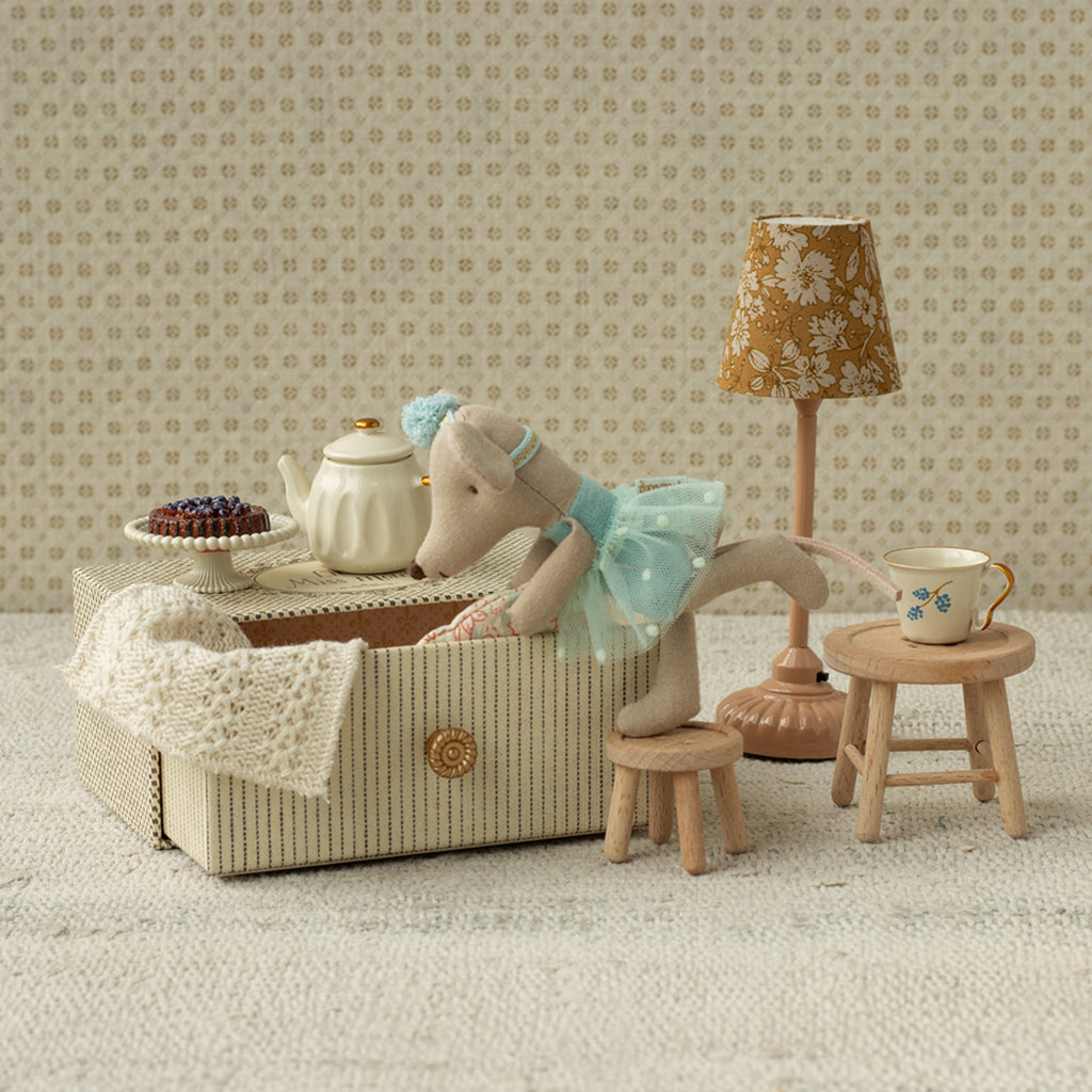 Maileg Tanzmaus im Tagesbett, Kleine Schwester bei Yay Kids