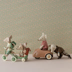 Maileg Dreirad Abri à tricycle Maus Green bei Yay Kids