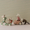 Maileg Dreirad Abri à tricycle Maus Green bei Yay Kids