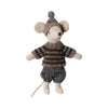 Maileg Wintermaus mit Skiset in Grau, grosser Bruder bei Yay Kids
