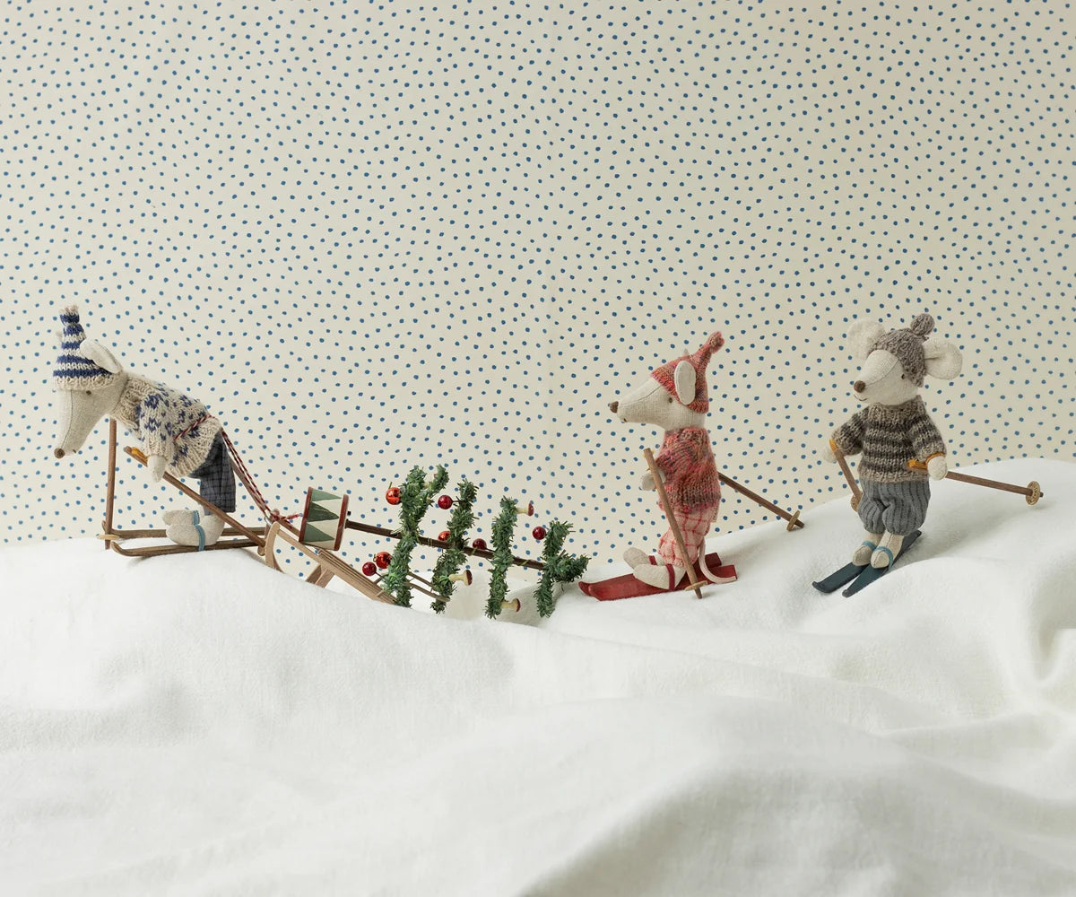 Maileg Wintermaus mit Skiset, Grosser Bruder – Grau – Bild 3