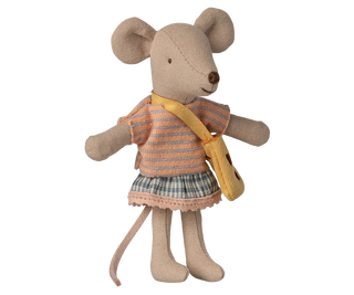 Maileg Kleine Schwester Maus mit Tasche – Bild 1