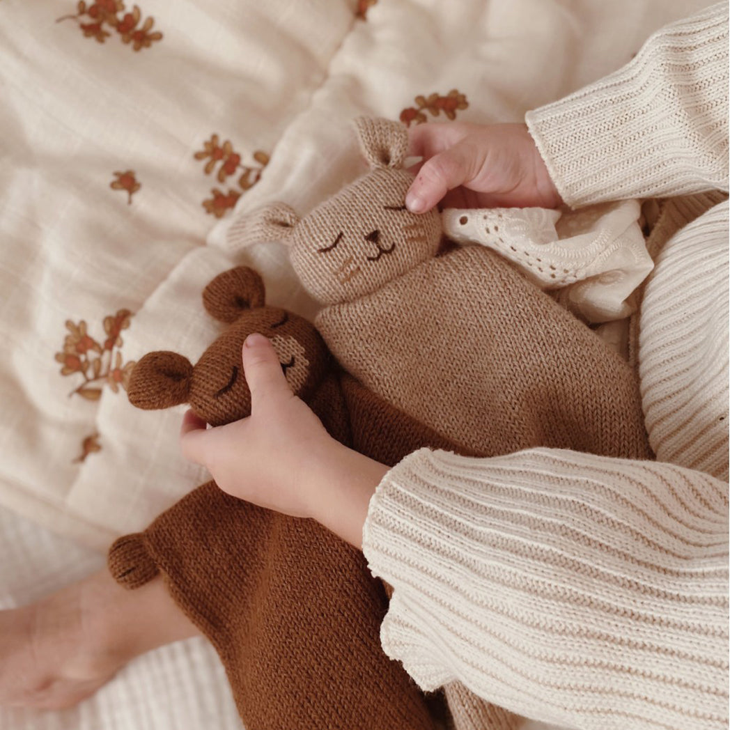 Main Sauvage Strick Kuscheltuch Hase Beige bei Yay Kids