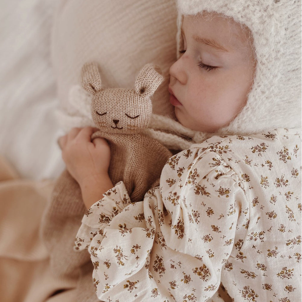Main Sauvage Strick Kuscheltuch Hase Beige bei Yay Kids