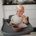 Mushie Baby Silikon Löffel Set Blush/ Shifting Sand bei Yay Kids
