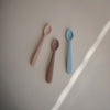 Mushie Silikon Baby Löffel Set Stone/ Cloudy Mauve bei Yay Kids