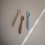 Mushie Silikon Baby Löffel Set Stone/ Cloudy Mauve bei Yay Kids