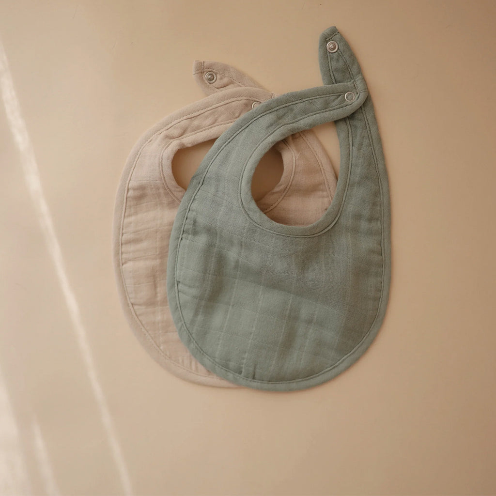 Mushie Baby Spucktuch 2er Pack Roman Green/ Fog bei Yay Kids