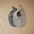 Mushie Baby Lätzchen 2er Pack Tradewinds/ Baby Blue bei Yay Kids